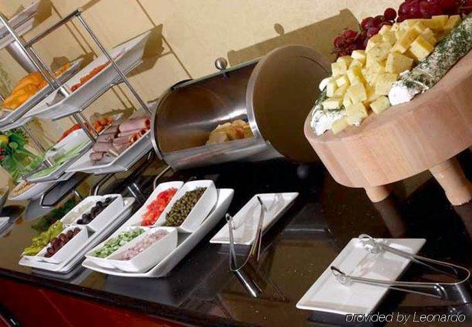Hotel Marriott At Center 3*