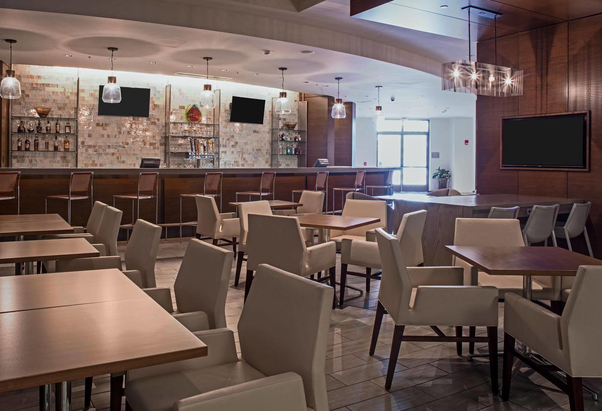 Hotel Marriott At Center 3*