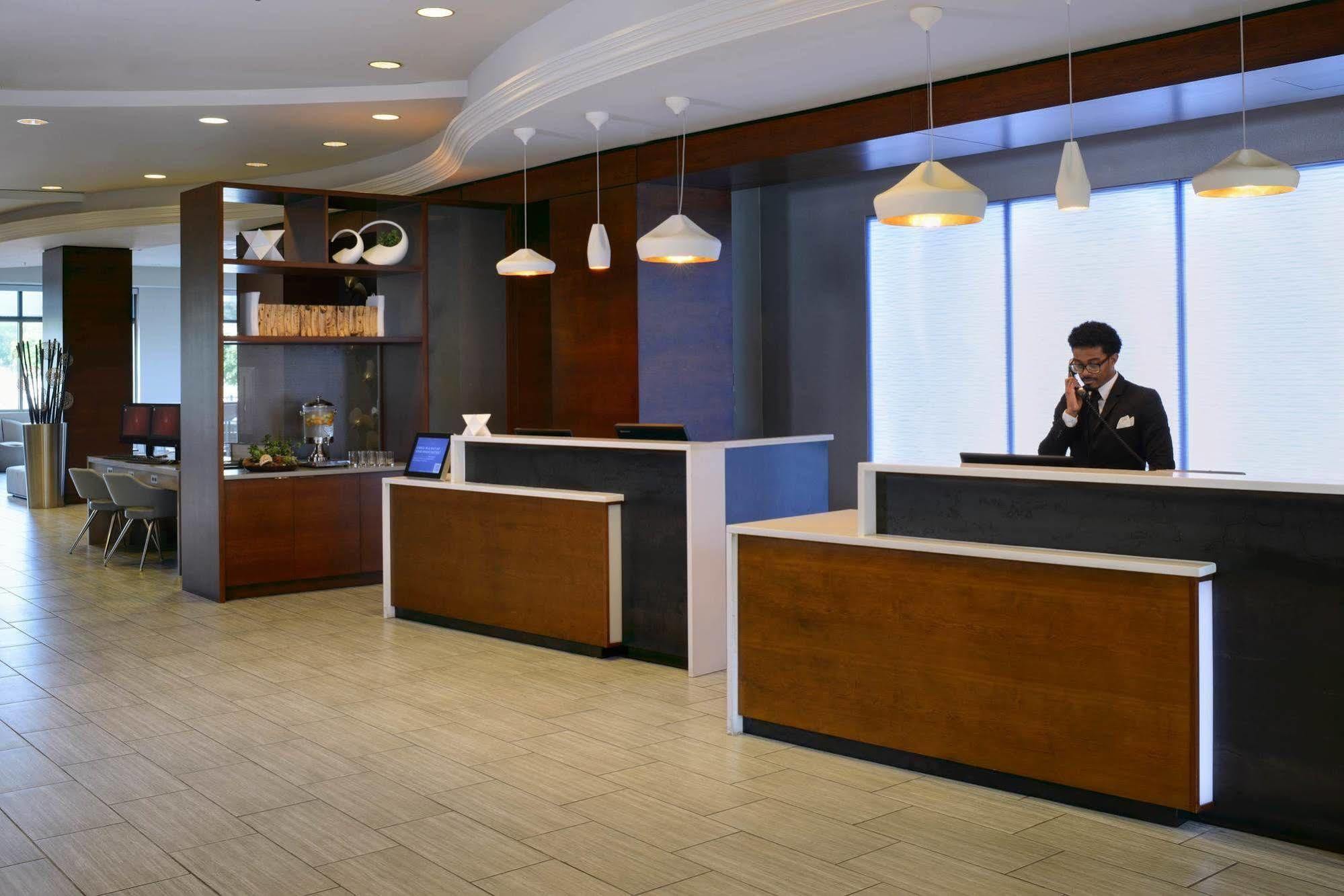 Hotel Marriott At Center Newport News