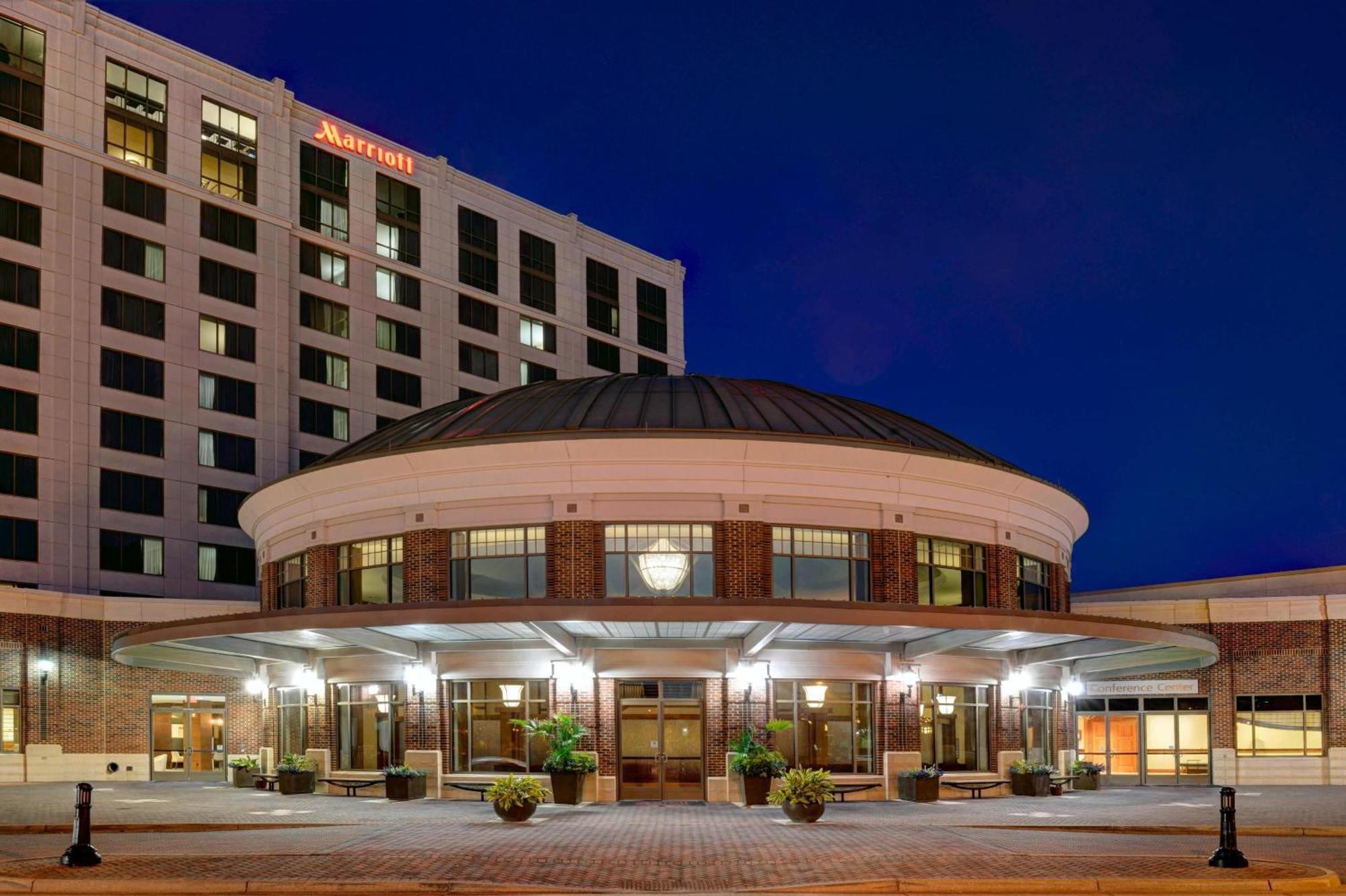 Hotel Marriott At Center 3*